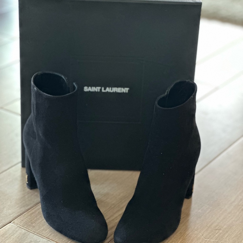 Like New YSL Saint Laurent Elegant Black Suede Ankle Boots Size 37